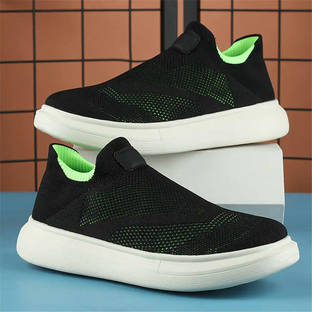 Calze con plateau scarpe marro - Best Tech Office Accessories recensione e prezzo